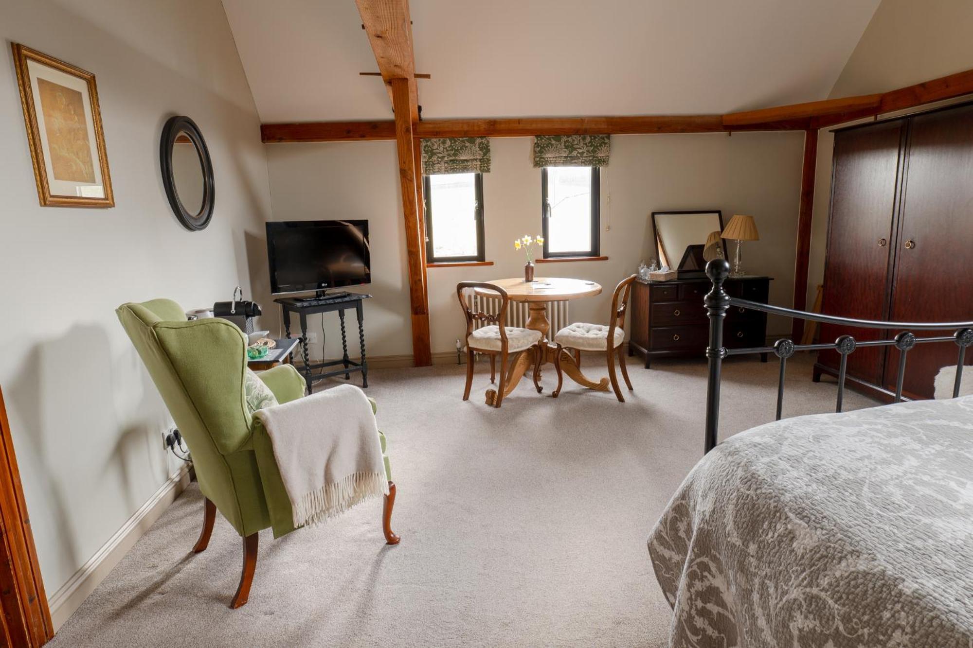North Downs Barn Bed & Breakfast Rochester  Exterior photo